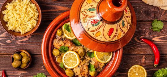 摩洛哥瓦尔扎扎特以什么食物闻名？